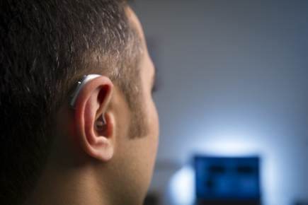International-experts-to-discuss-ways-of-reducing-hearing-loss-risks-of-living-in-a-noisy-world-pic-man-with-hearing-aid-466x310